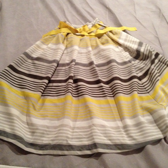 🎀TRADE🎀 Brand new striped knee length skirt!