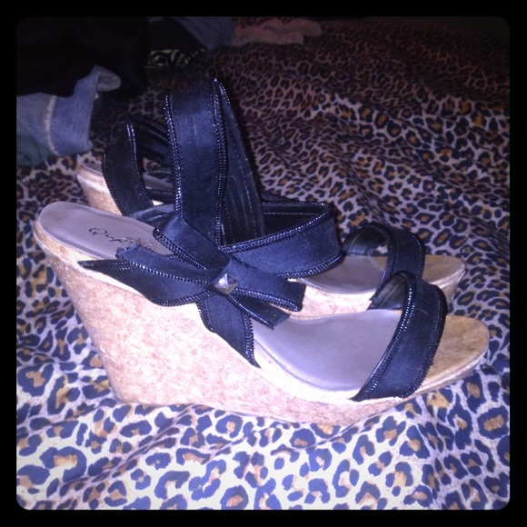 Black Wedges with Bow Accent.