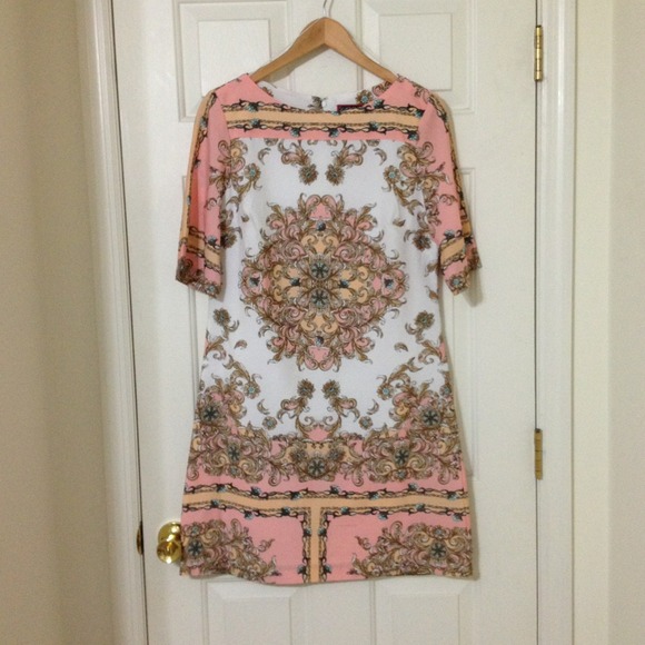 Beautiful spring pattern dress - Picture 1 of 3