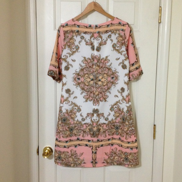 Beautiful spring pattern dress - Picture 3 of 3