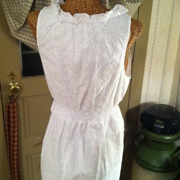 SOLD in BundleWhite Eyelet Sundress by Old Navy - Picture 2 of 3