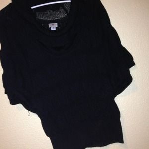 Slouchy short sleeve sweater.
