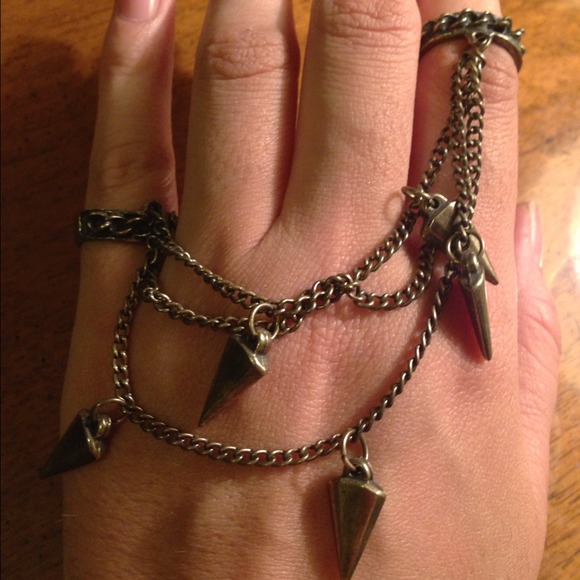 Statement ring with spikes