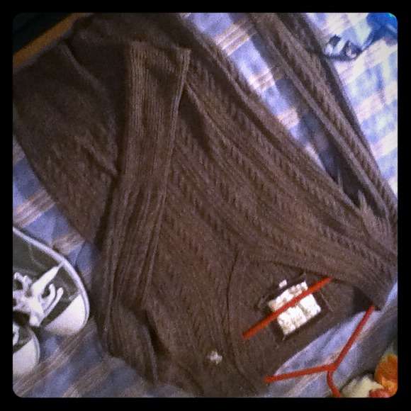 Extra long sleeve Abercrombie sweater