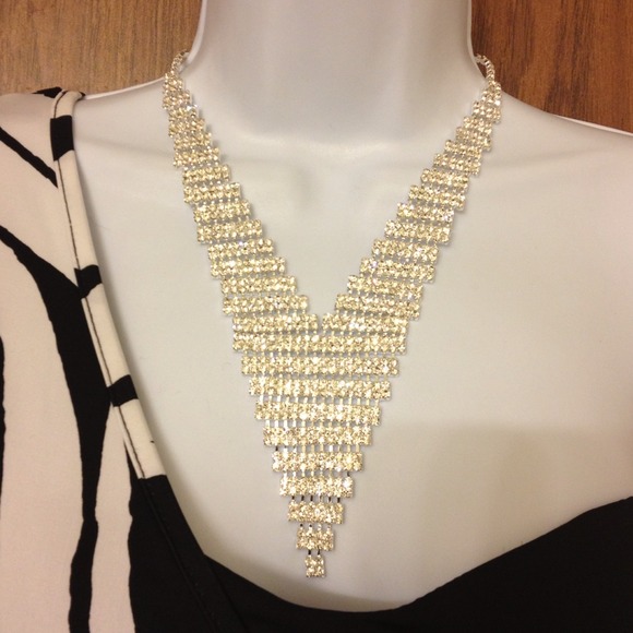 V Dazzle Neck Piece - Picture 3 of 4