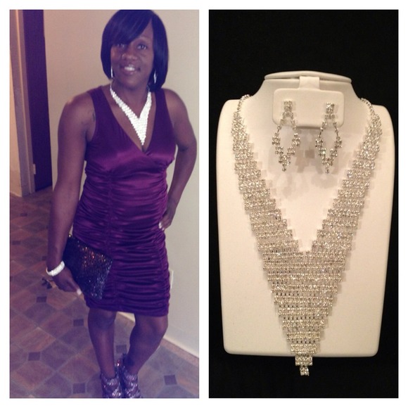 V Dazzle Neck Piece - Picture 4 of 4