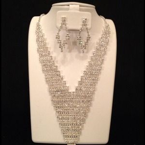 V Dazzle Neck Piece