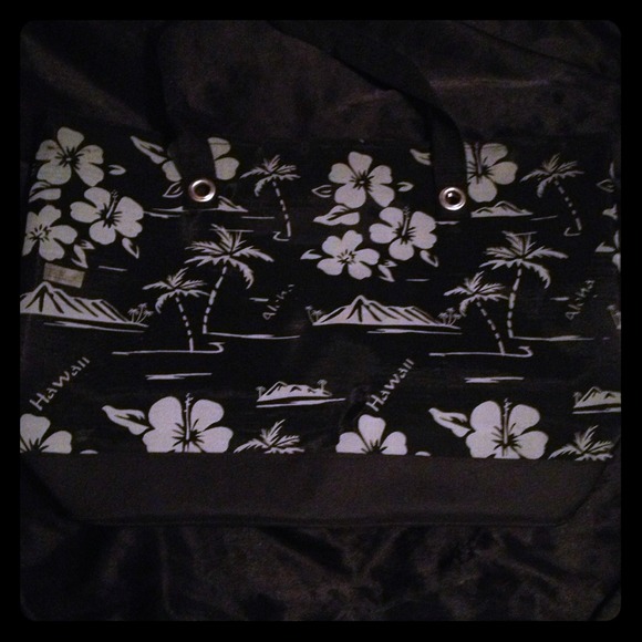 Adorable brand new Hawaii beach bag🏄