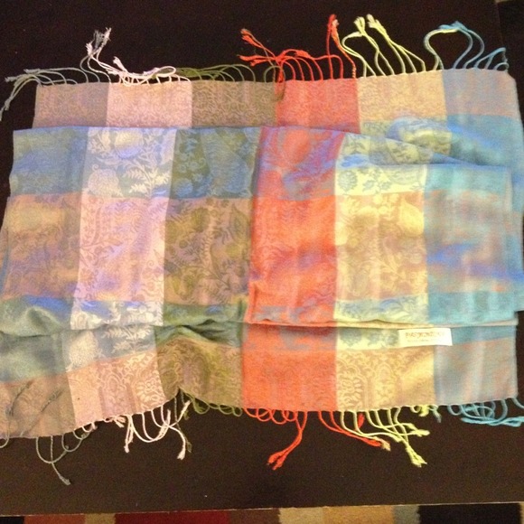 Pashmina never worn from Pakistan!