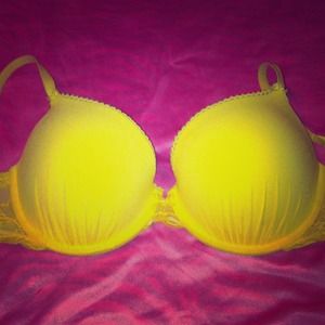 ••Bundled••Pretty cannery yellow Victoria Secret