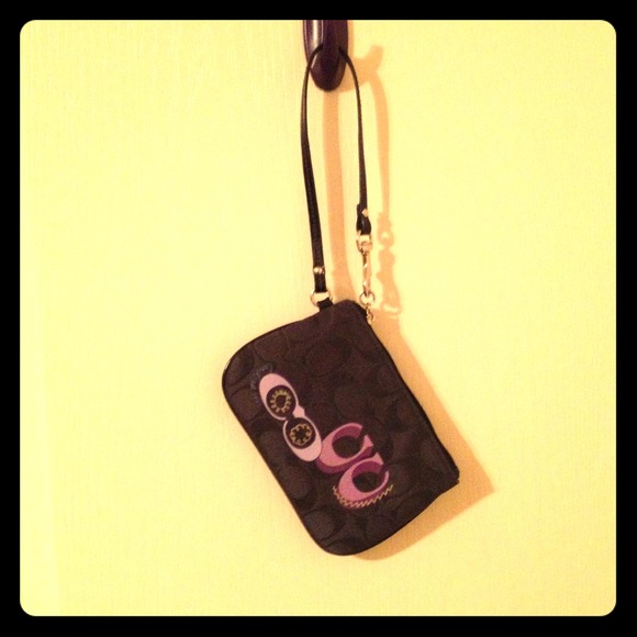 Cute authentic black Coach wristlet!!