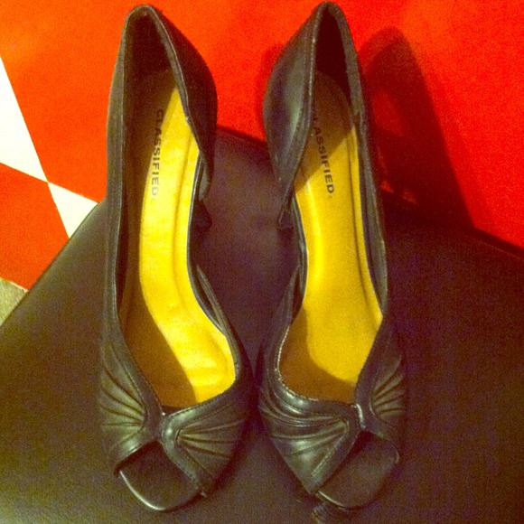 classified  Shoes - Black classified heals