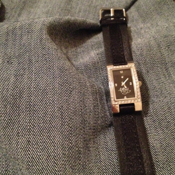 Gorgeous roxy watch - Picture 2 of 3