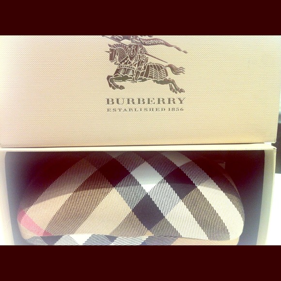 Burberry Sunglass Case