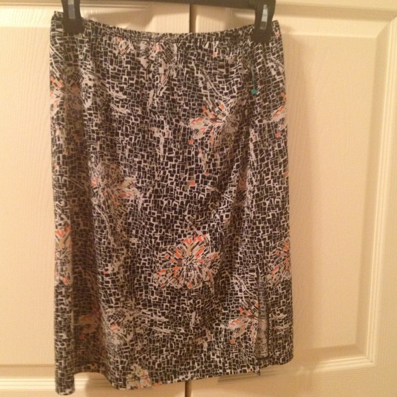 BCBG Maxazria knee length skirt Sz S stretch waist
