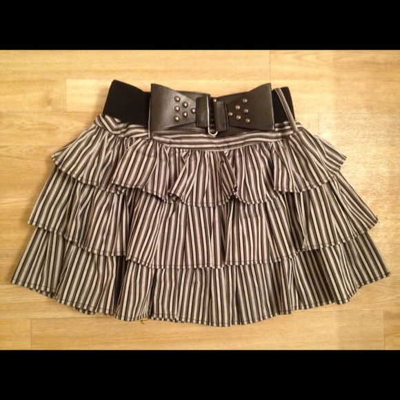 ***SOLD***Ruffled skirt with studded bow belt - Picture 1 of 3