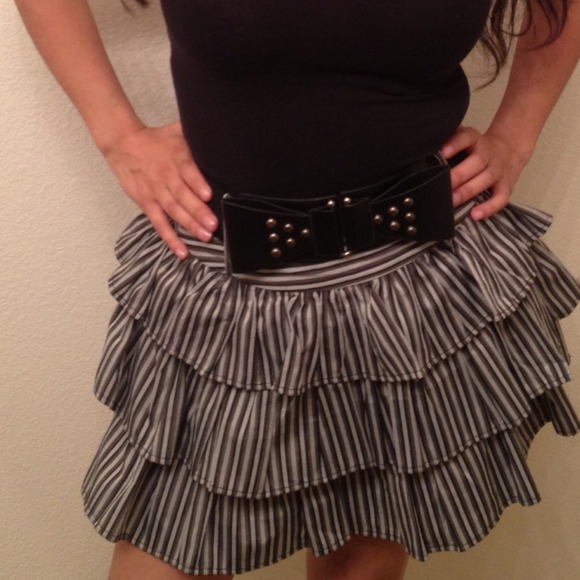 ***SOLD***Ruffled skirt with studded bow belt - Picture 2 of 3