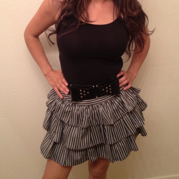 ***SOLD***Ruffled skirt with studded bow belt - Picture 3 of 3
