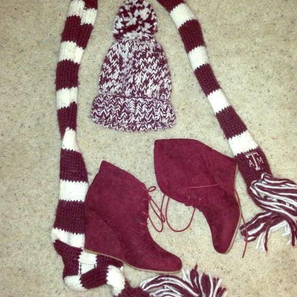 Matching scarf,beanie&wedges!