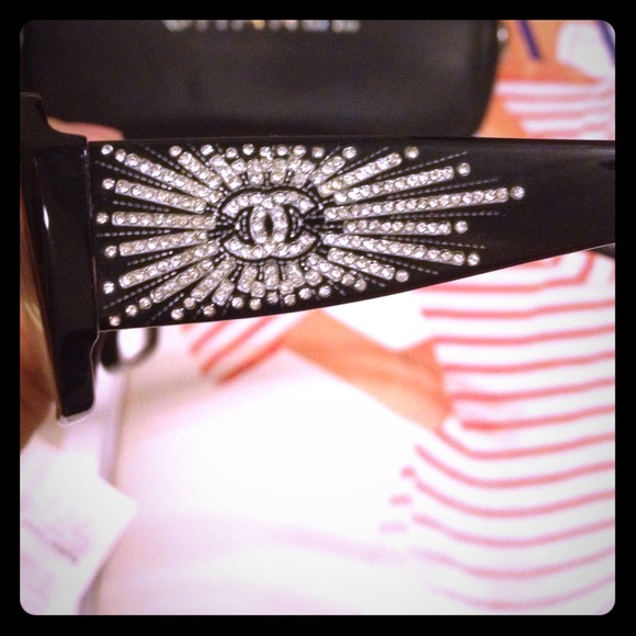 On hold! Chanel Eyeglasses 3115b