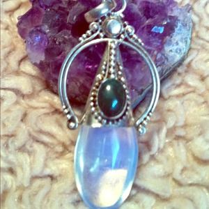 Neat pendant⚡Traded⚡