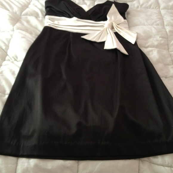 Dress - Picture 2 of 3