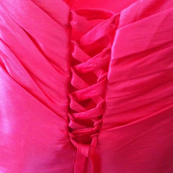 Stunning strapless flamingo pink evening gown - Picture 4 of 4