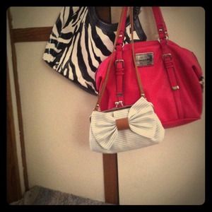 Bundle, 3 purses for the price of 1!!!
