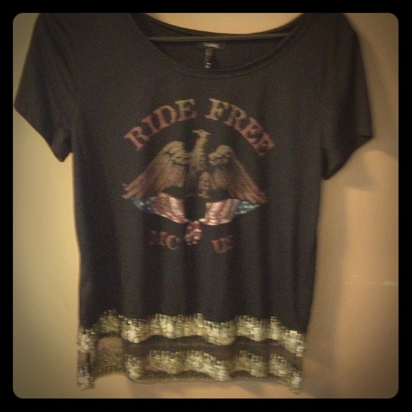 💕SOLD! 💕 BNWOT, very cool t-shirt from Pac Sun!