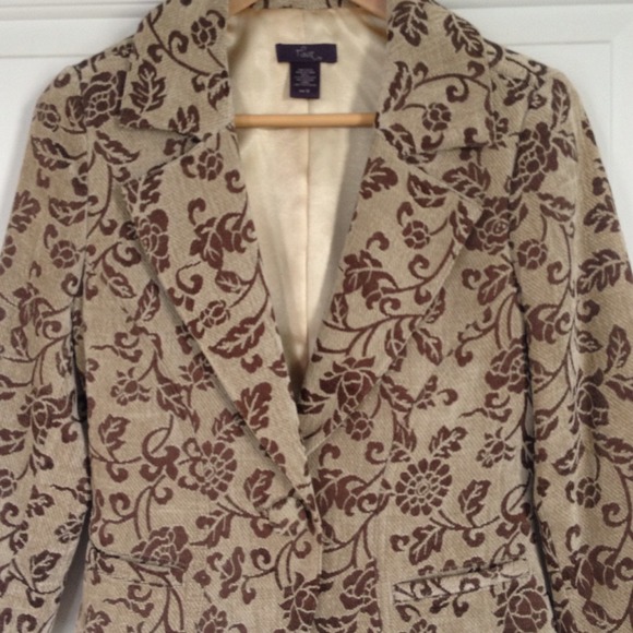 Beautiful jacket - Picture 2 of 3