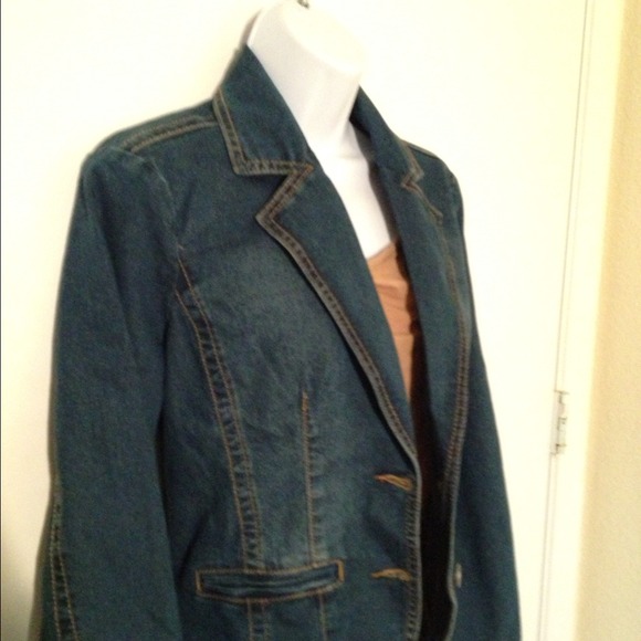 ❌SOLD❌BUNDLED✨NWT✨Tailored  Denim Jacket💕😍💕 - Picture 2 of 4
