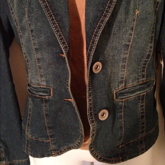 ❌SOLD❌BUNDLED✨NWT✨Tailored  Denim Jacket💕😍💕 - Picture 3 of 4