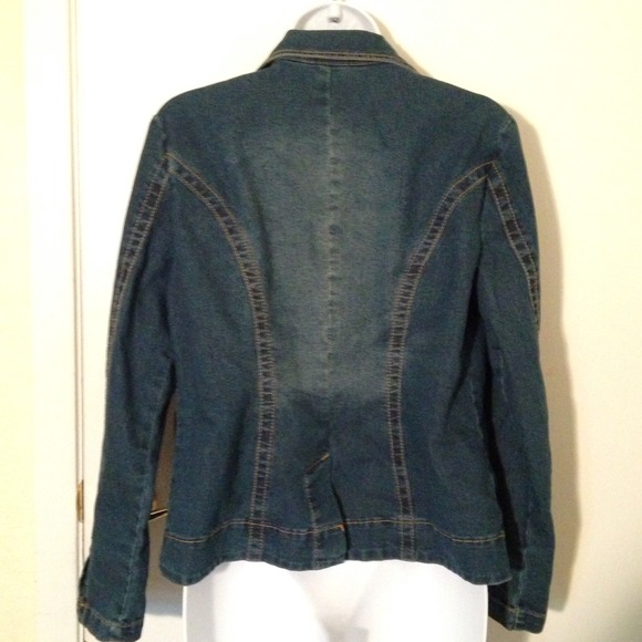 ❌SOLD❌BUNDLED✨NWT✨Tailored  Denim Jacket💕😍💕 - Picture 4 of 4