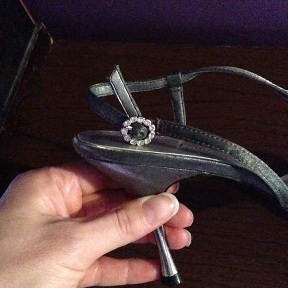 Shoes - Picture 3 of 4