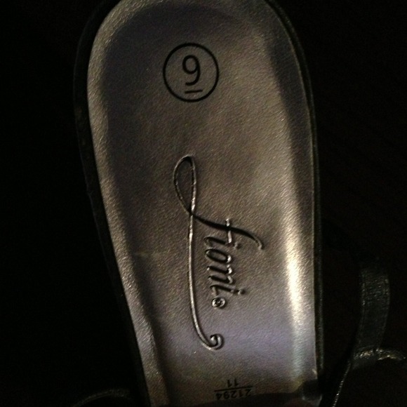 Shoes - Picture 4 of 4