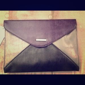 SOLD!!!!!! Kenneth Cole X-large Clutch