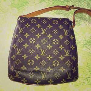 LV purse