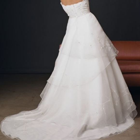 Casablanca Bridal wedding gown - Picture 2 of 4