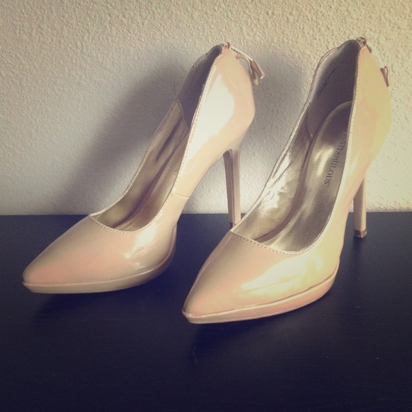 Just Fab Nude Pointy Heels