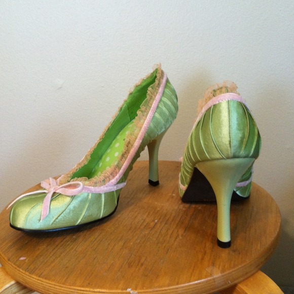 Adorable green and pink heels. Perfect for spring! - Picture 4 of 4