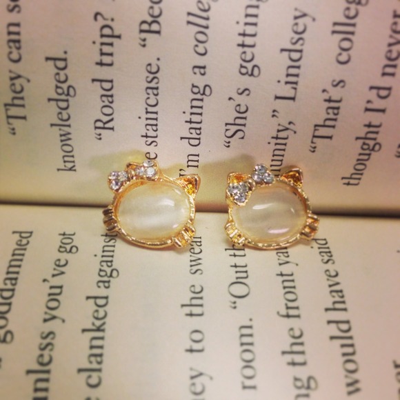 Hello kitty earrings