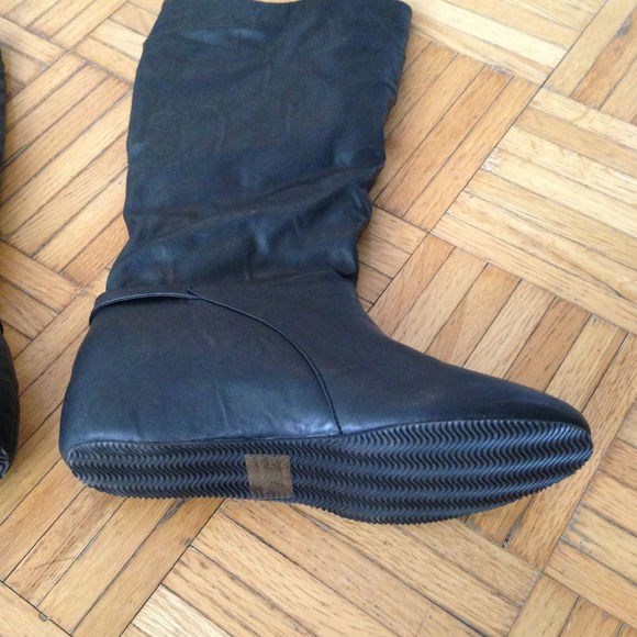 Black Boots with Button Detail - Picture 2 of 3