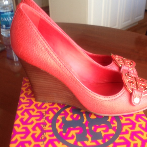 Authentic brand new red soft leather tory burch - Picture 2 of 3