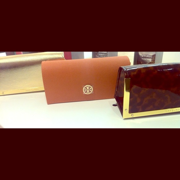 ⛔SOLD⛔Tory Burch Sunglass Cases. NO TRADES !