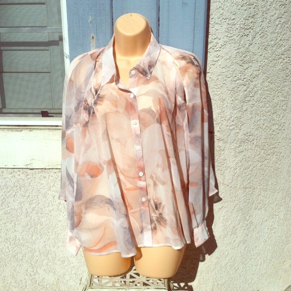 SOLD🌸💐Jennifer Lopez High Low Sheer Blouse