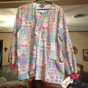 Hold⚡ 4 scrub Jackets $23