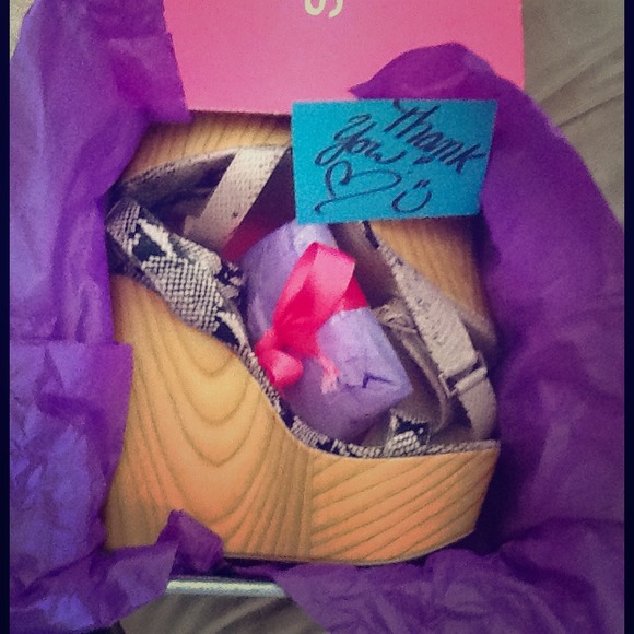 💜SHOE DAZZLE ORDER BEING SHIPPED w/GOODIES 💜😍