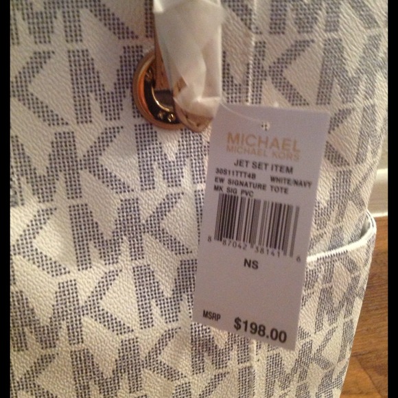 SOLD.SOLD.Authentic Michael Kors **** - Picture 2 of 4