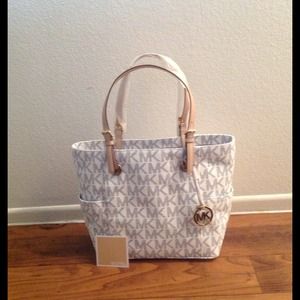 SOLD.SOLD.Authentic Michael Kors ****