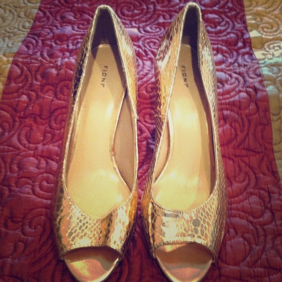 Ladies dress shoes